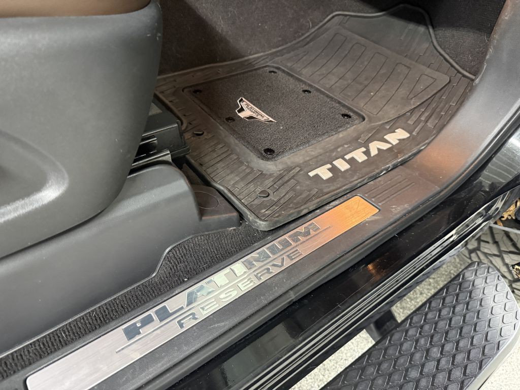 2016 Nissan Titan Image 38
