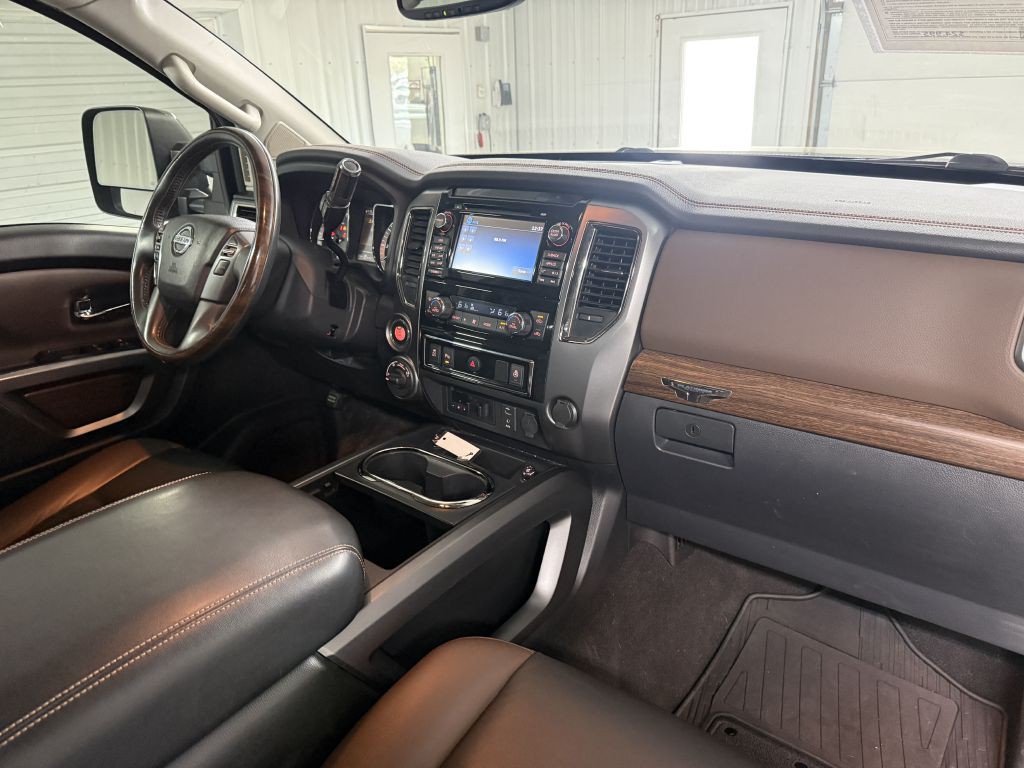 2016 Nissan Titan Image 39