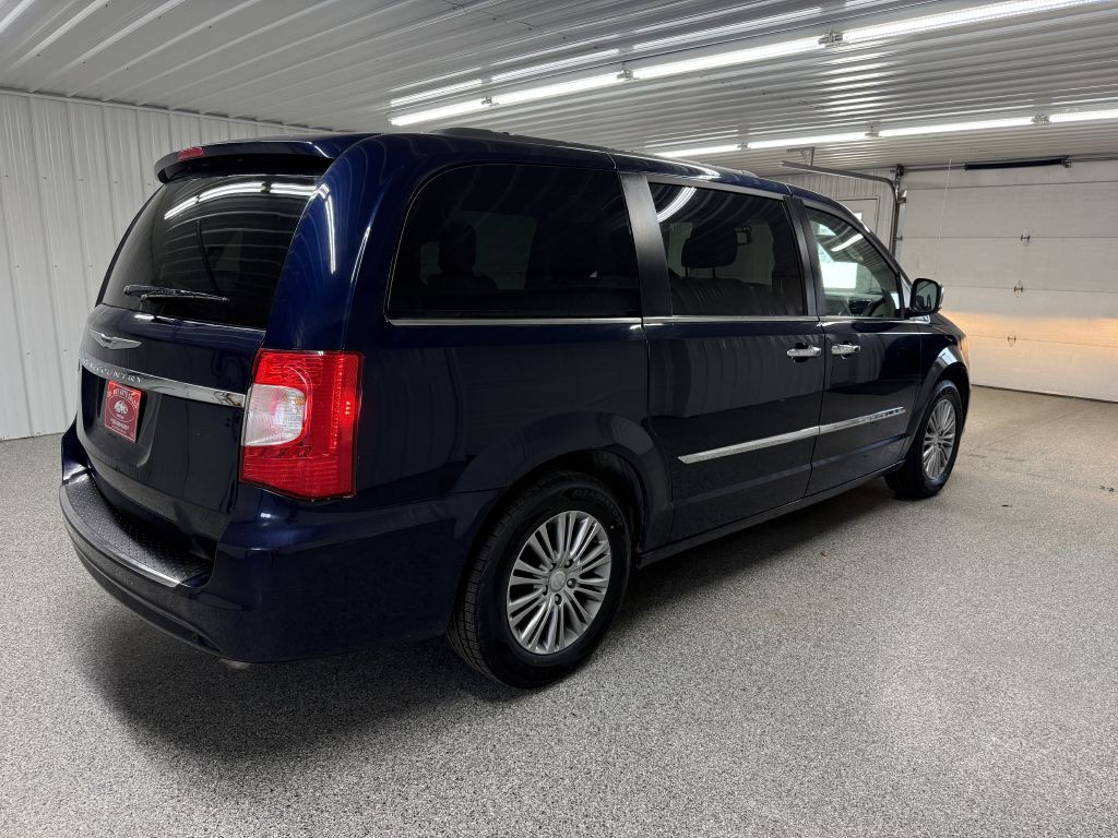2014 Chrysler Town & Country Image 6
