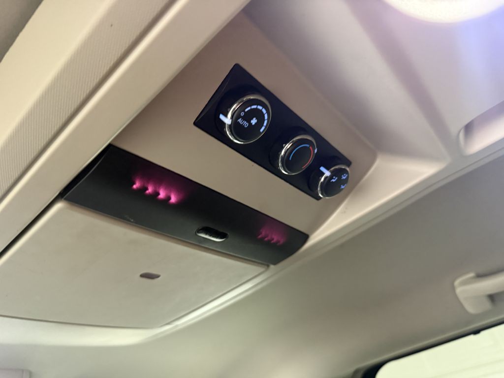 2014 Chrysler Town & Country Image 19