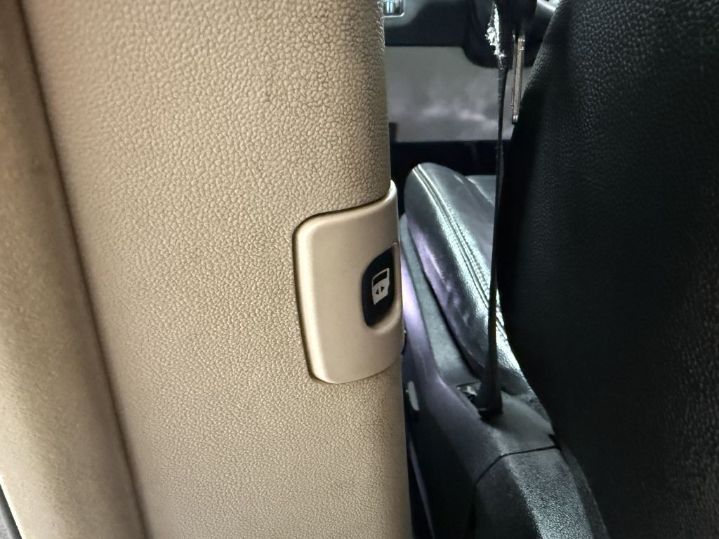 2014 Chrysler Town & Country Image 23