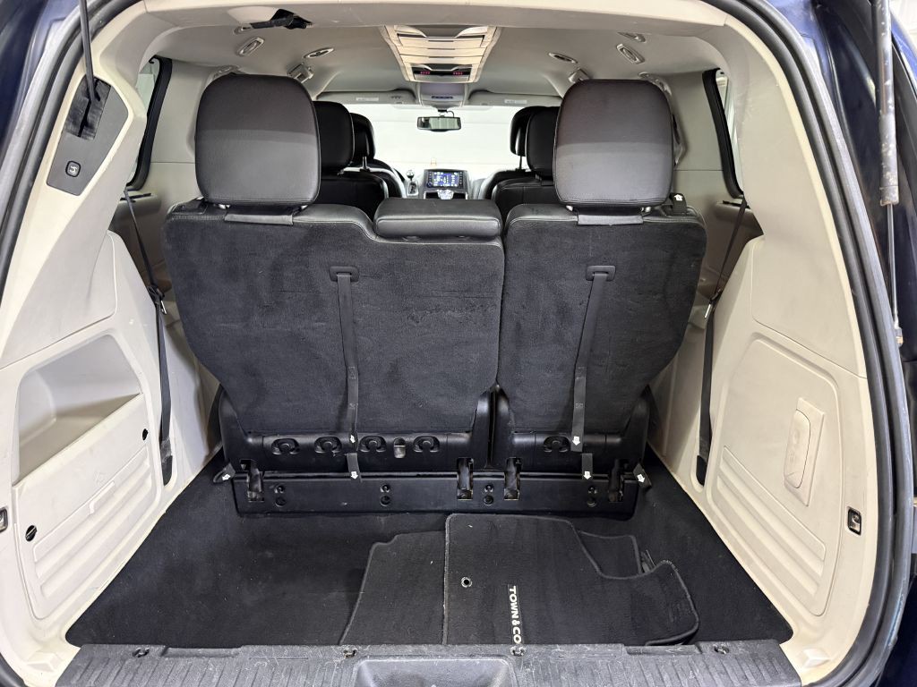 2014 Chrysler Town & Country Image 24