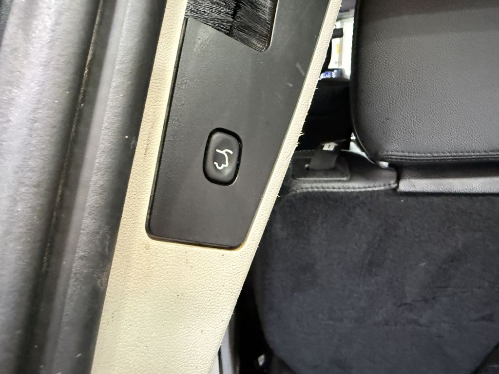 2014 Chrysler Town & Country Image 26