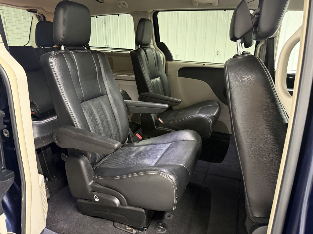 2014 Chrysler Town & Country Image 27