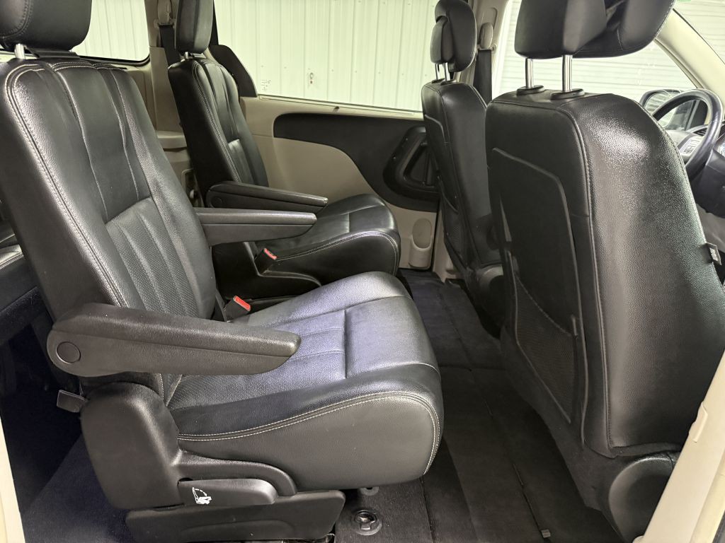 2014 Chrysler Town & Country Image 28