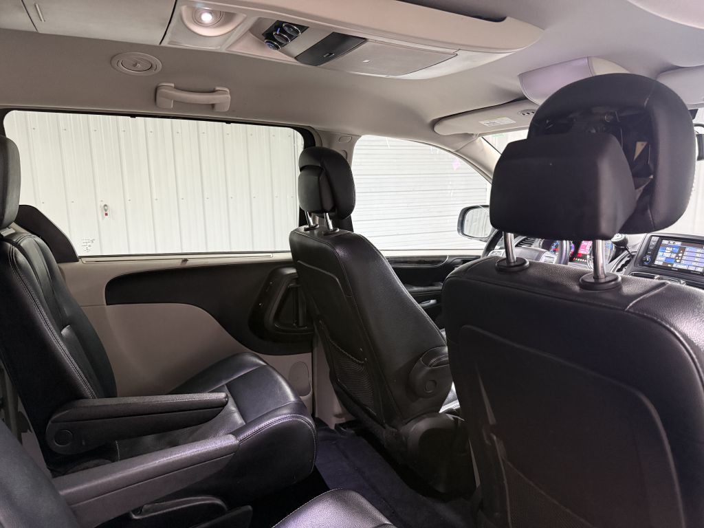 2014 Chrysler Town & Country Image 29