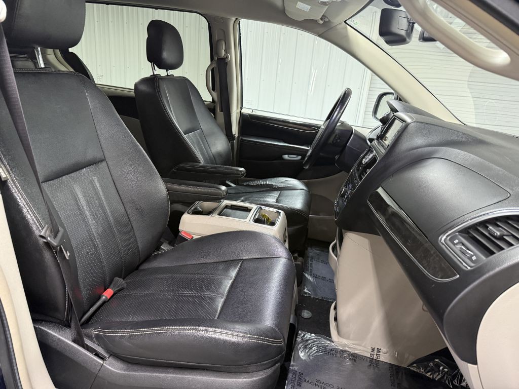 2014 Chrysler Town & Country Image 31
