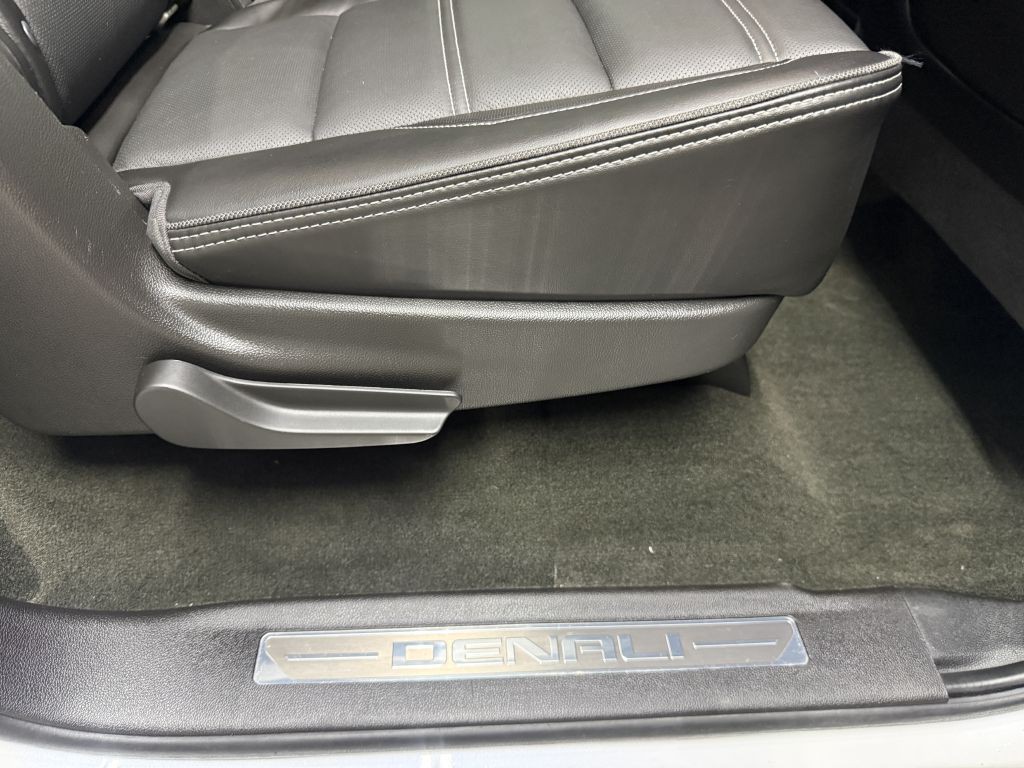 2016 GMC Yukon Image 39
