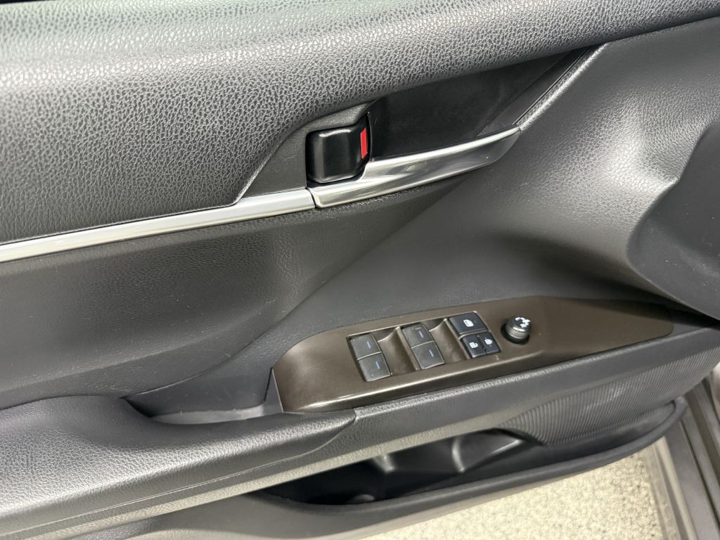 2021 Toyota Camry Image 23