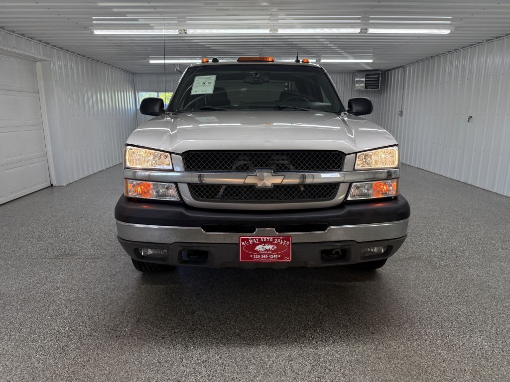 2004 Chevrolet Silverado 1500 Image 2