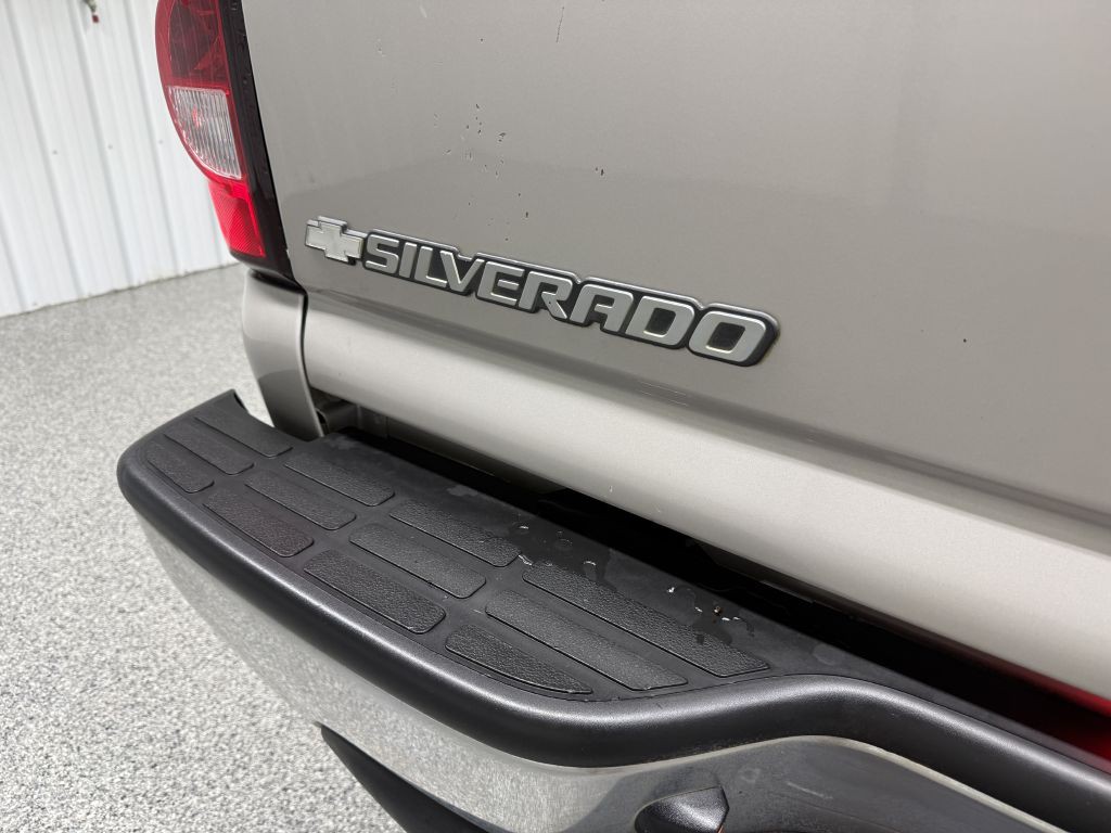 2004 Chevrolet Silverado 1500 Image 8