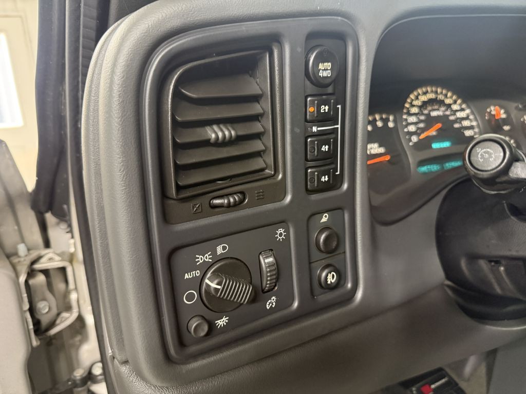 2004 Chevrolet Silverado 1500 Image 15