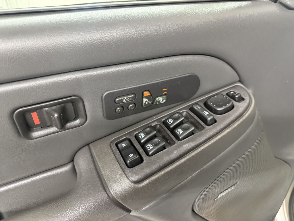 2004 Chevrolet Silverado 1500 Image 21