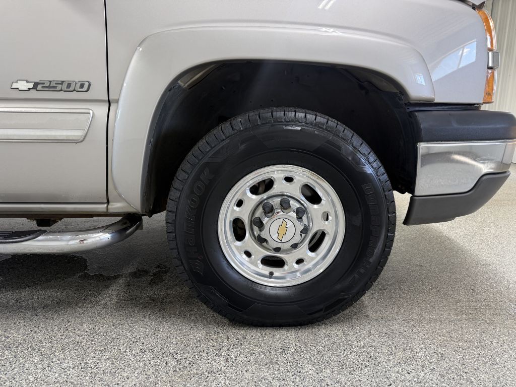 2004 Chevrolet Silverado 1500 Image 36