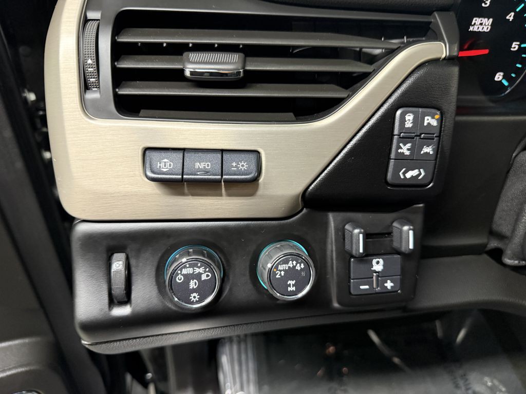 2017 GMC Yukon Image 16