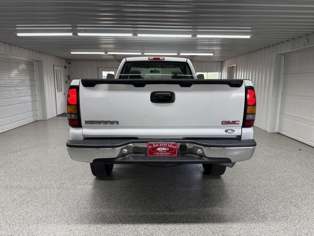 2005 GMC Sierra 2500 Image 5