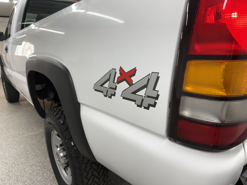 2005 GMC Sierra 2500 Image 9