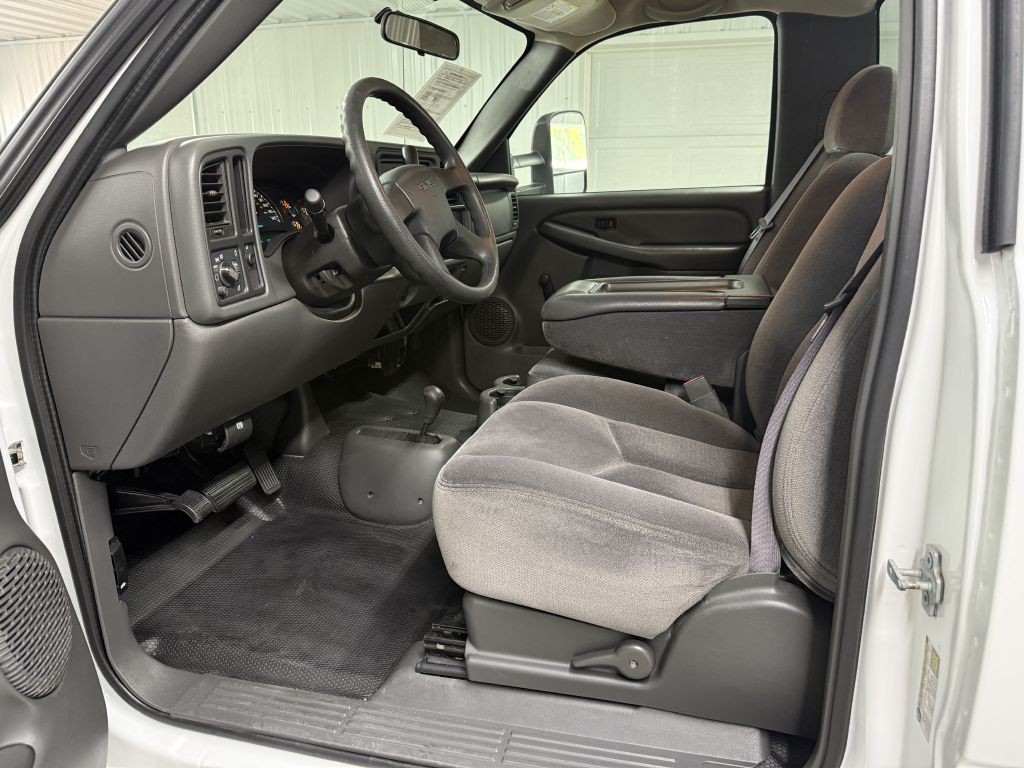 2005 GMC Sierra 2500 Image 17