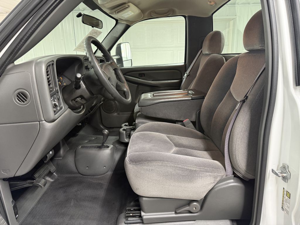 2005 GMC Sierra 2500 Image 18