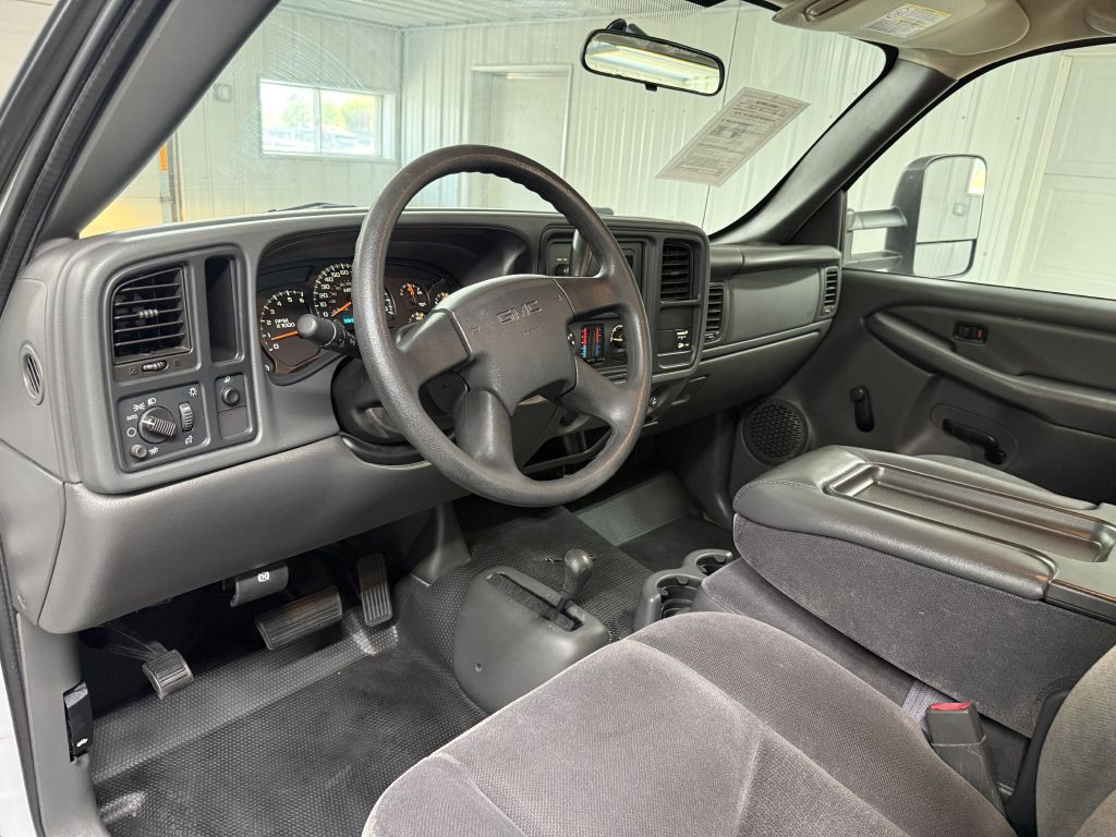 2005 GMC Sierra 2500 Image 20