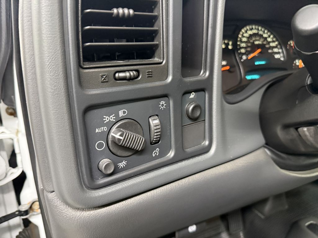 2005 GMC Sierra 2500 Image 21