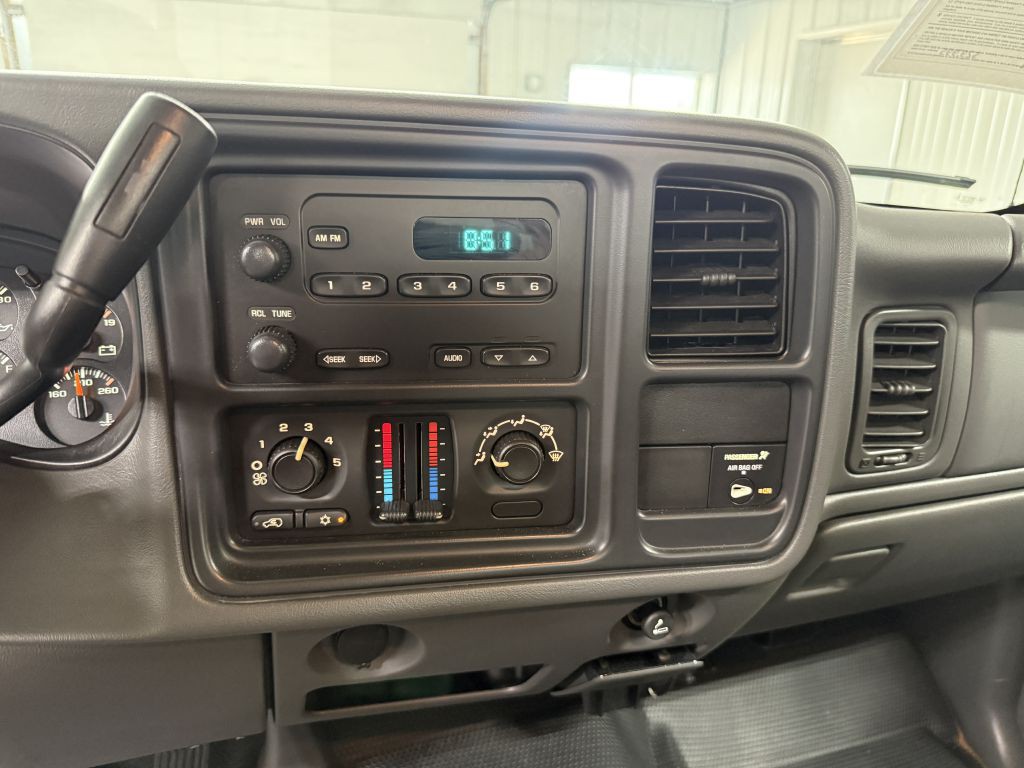 2005 GMC Sierra 2500 Image 24