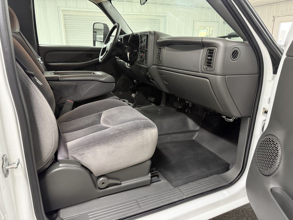 2005 GMC Sierra 2500 Image 33