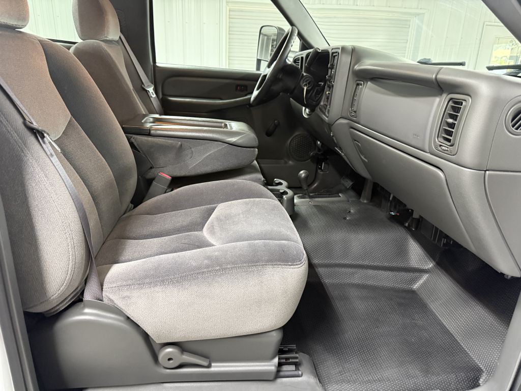 2005 GMC Sierra 2500 Image 34