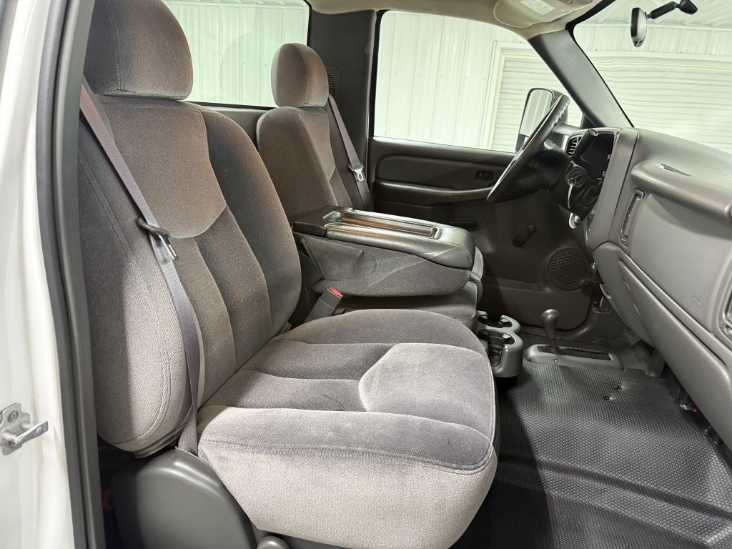 2005 GMC Sierra 2500 Image 35