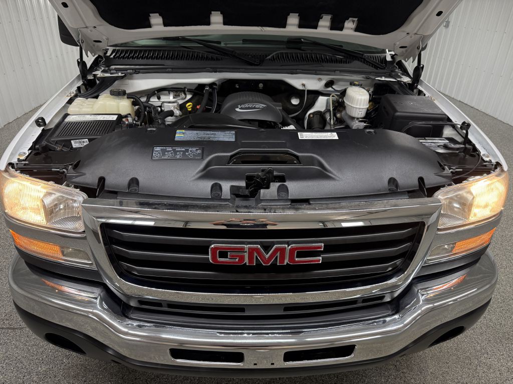 2005 GMC Sierra 2500 Image 38