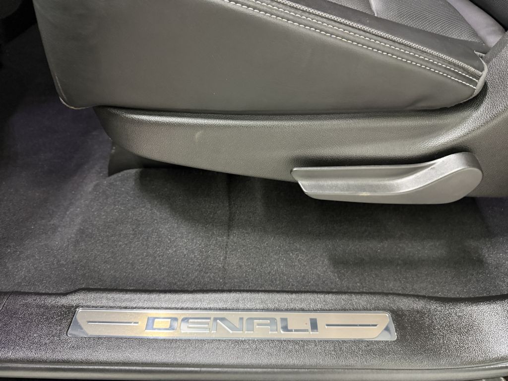 2020 GMC Yukon Image 32