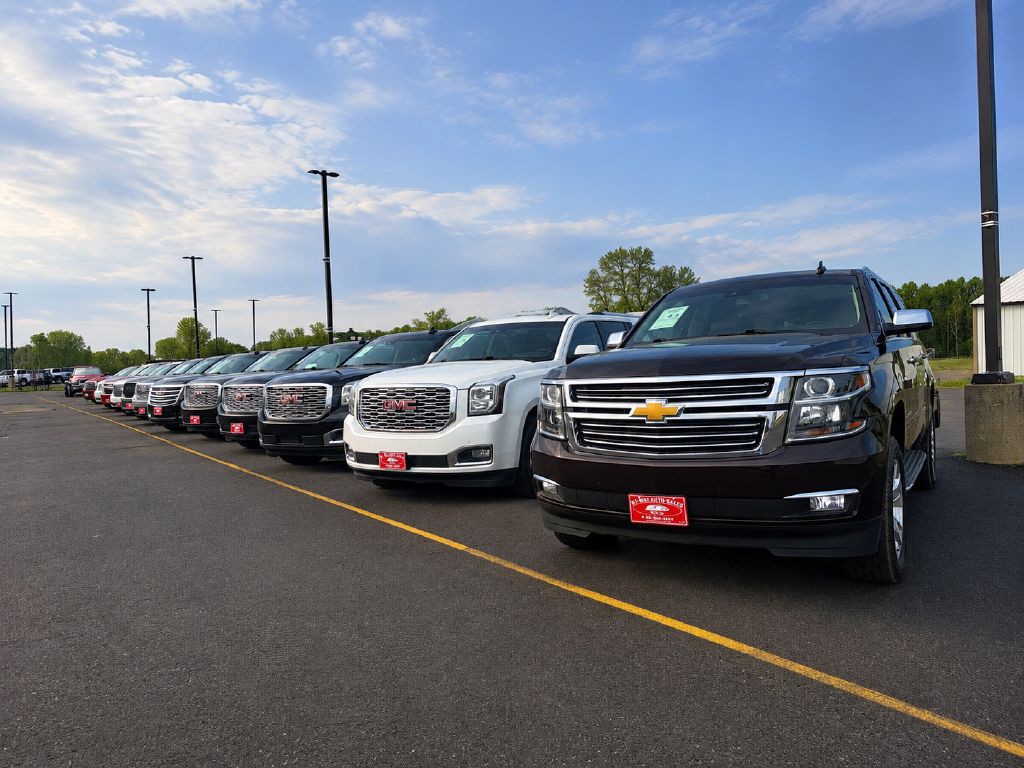 2019 Chevrolet Suburban Image 2