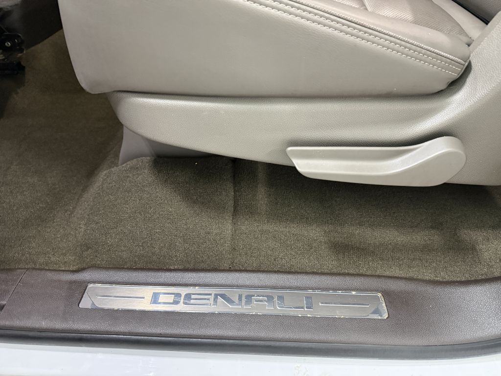 2018 GMC Yukon Image 32