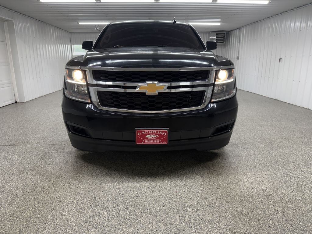 2017 Chevrolet Suburban Image 3