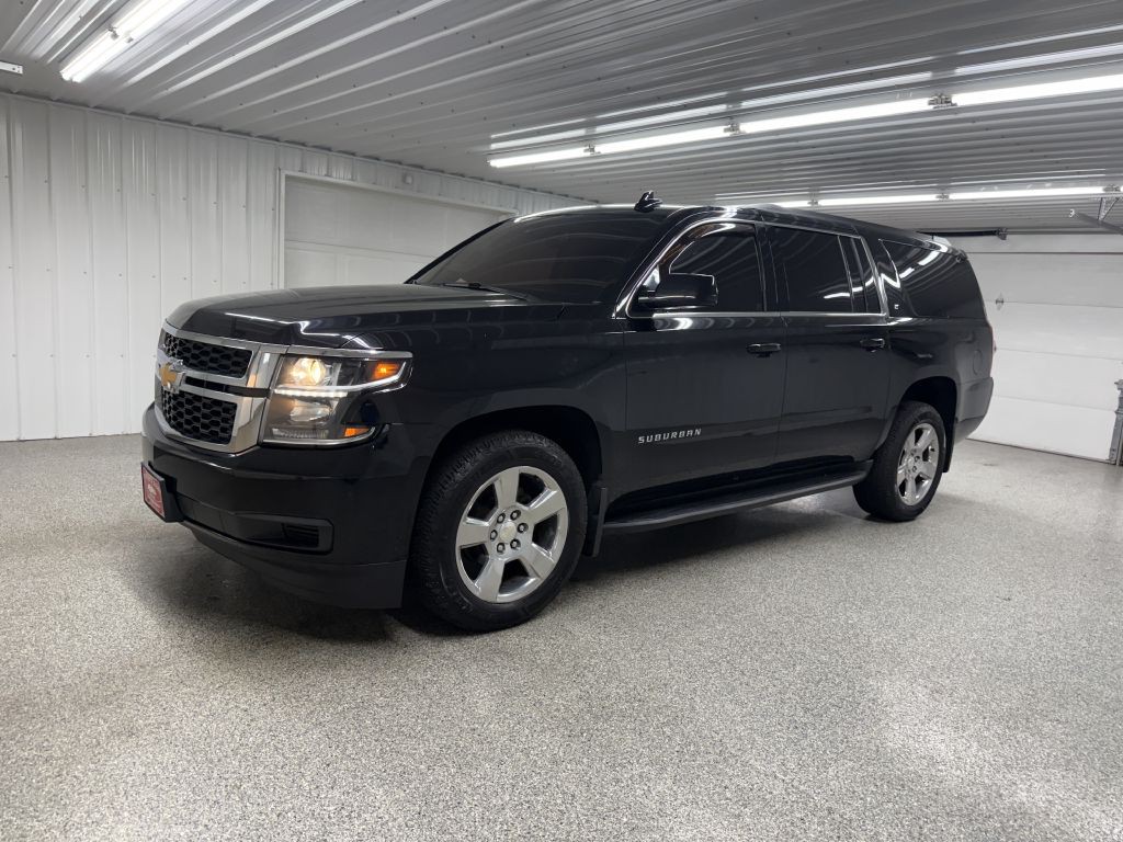 2017 Chevrolet Suburban Image 4