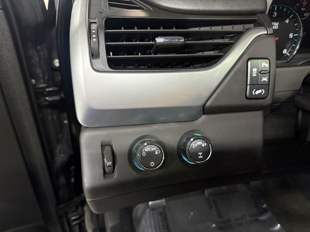 2017 Chevrolet Suburban Image 16