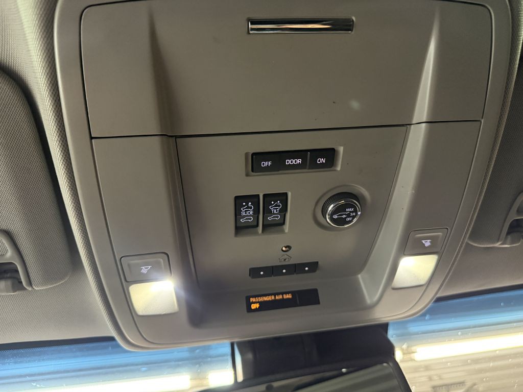 2017 Chevrolet Suburban Image 23
