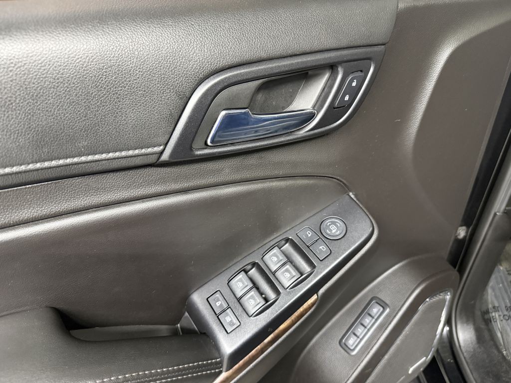 2017 Chevrolet Suburban Image 25