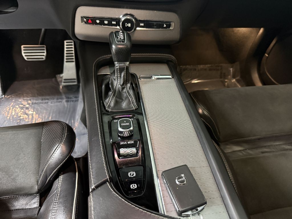 2016 Volvo XC90 Image 19