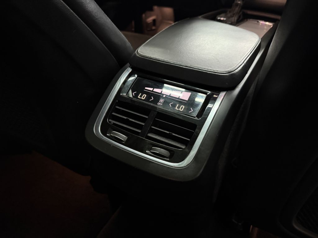 2016 Volvo XC90 Image 35
