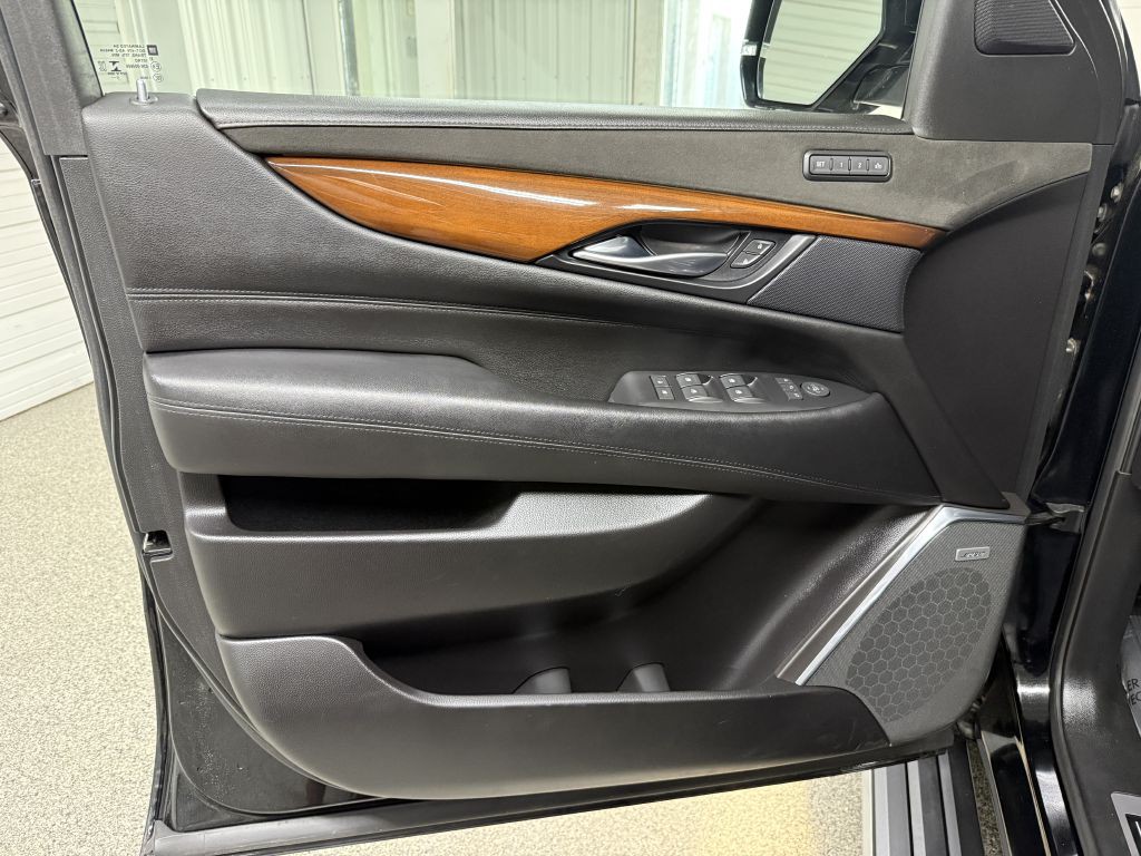 2018 Cadillac Escalade Image 30