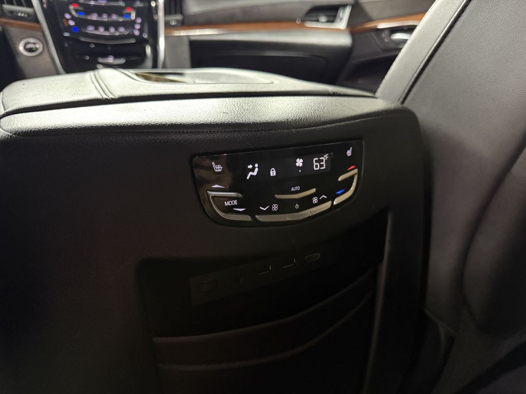 2018 Cadillac Escalade Image 36