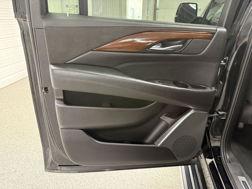2018 Cadillac Escalade Image 40