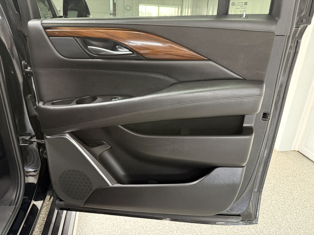 2018 Cadillac Escalade Image 48