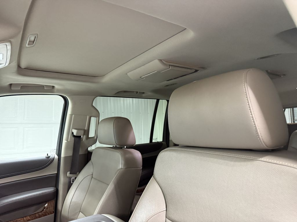 2017 Chevrolet Suburban Image 12