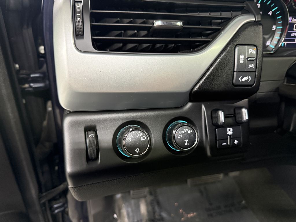 2017 Chevrolet Suburban Image 17