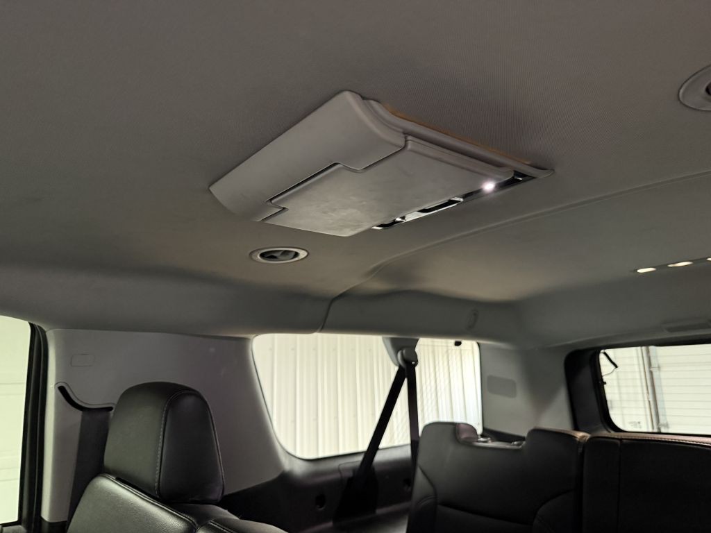 2017 Chevrolet Suburban Image 32