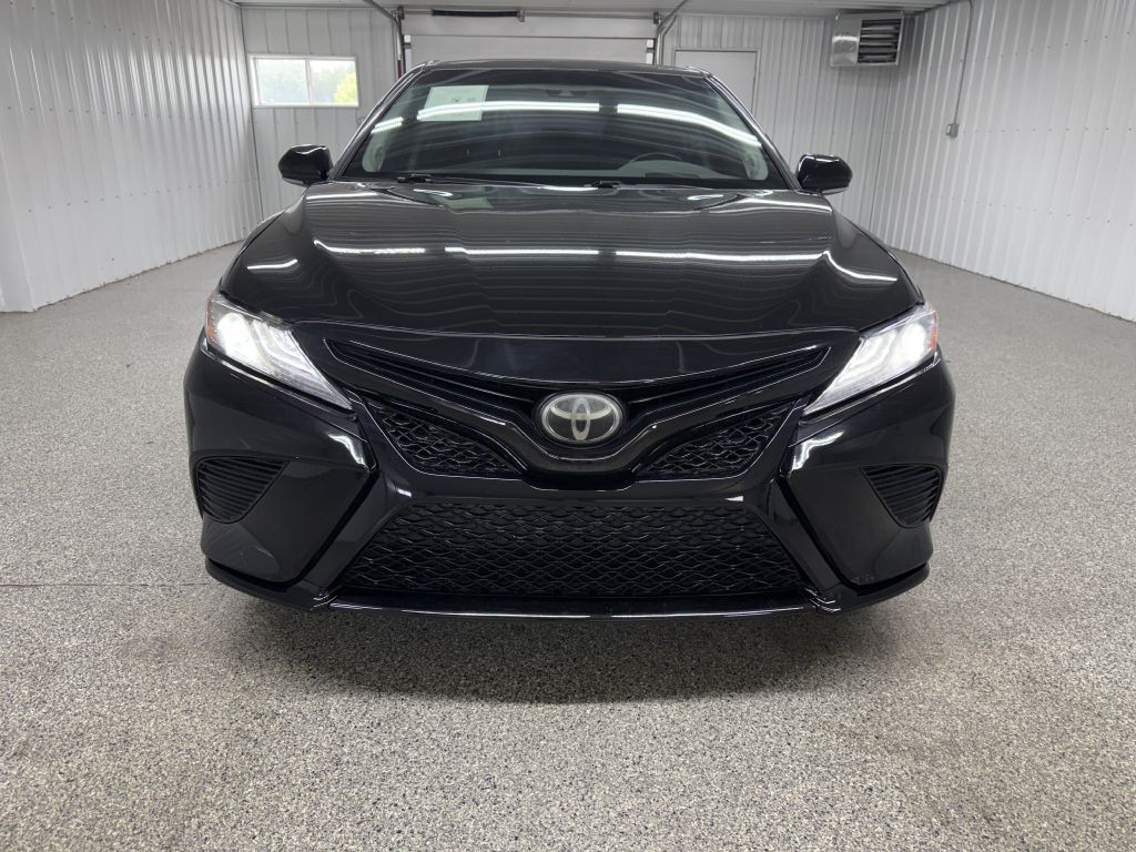 2019 Toyota Camry Image 2