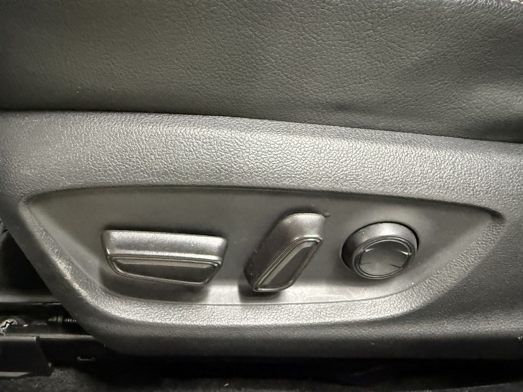 2019 Toyota Camry Image 12