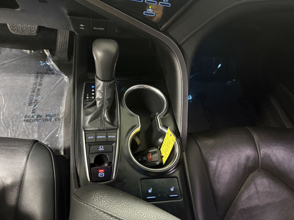 2019 Toyota Camry Image 20